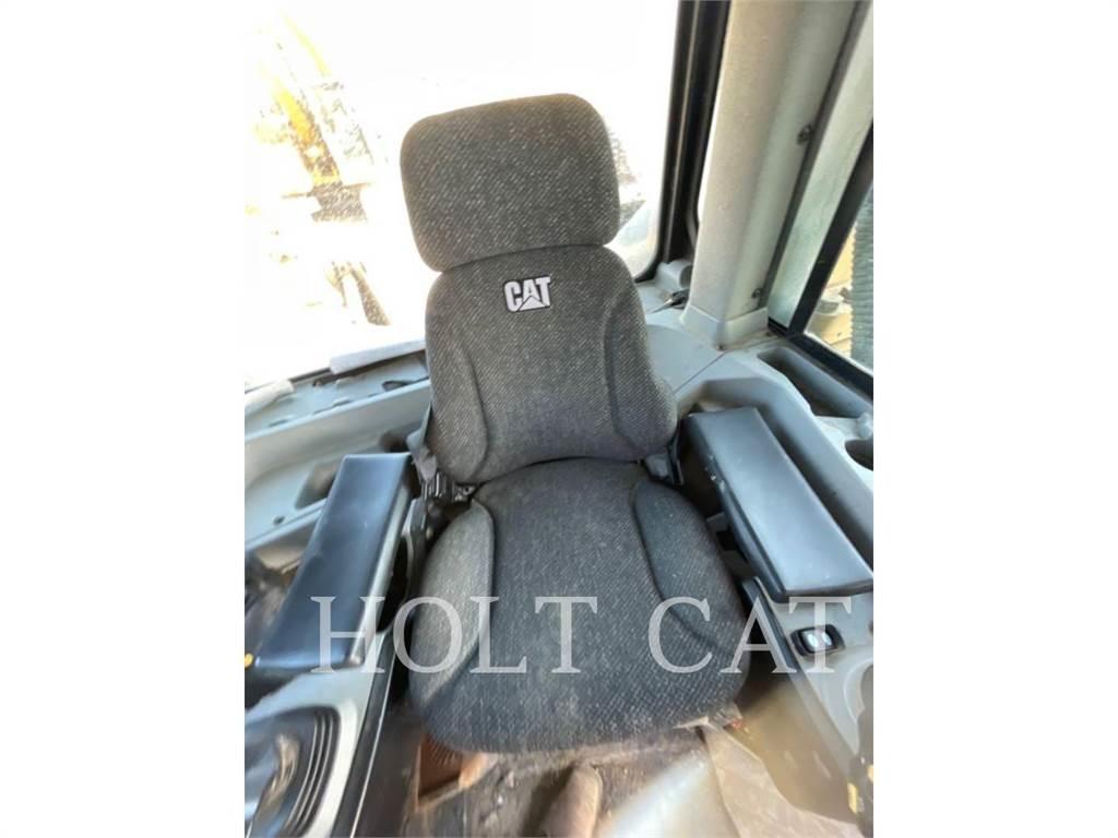 CAT D8T 크롤러 도저