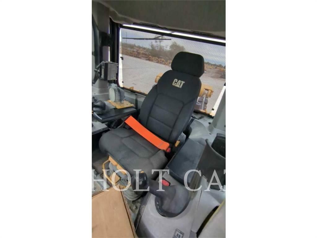 CAT D9 크롤러 도저