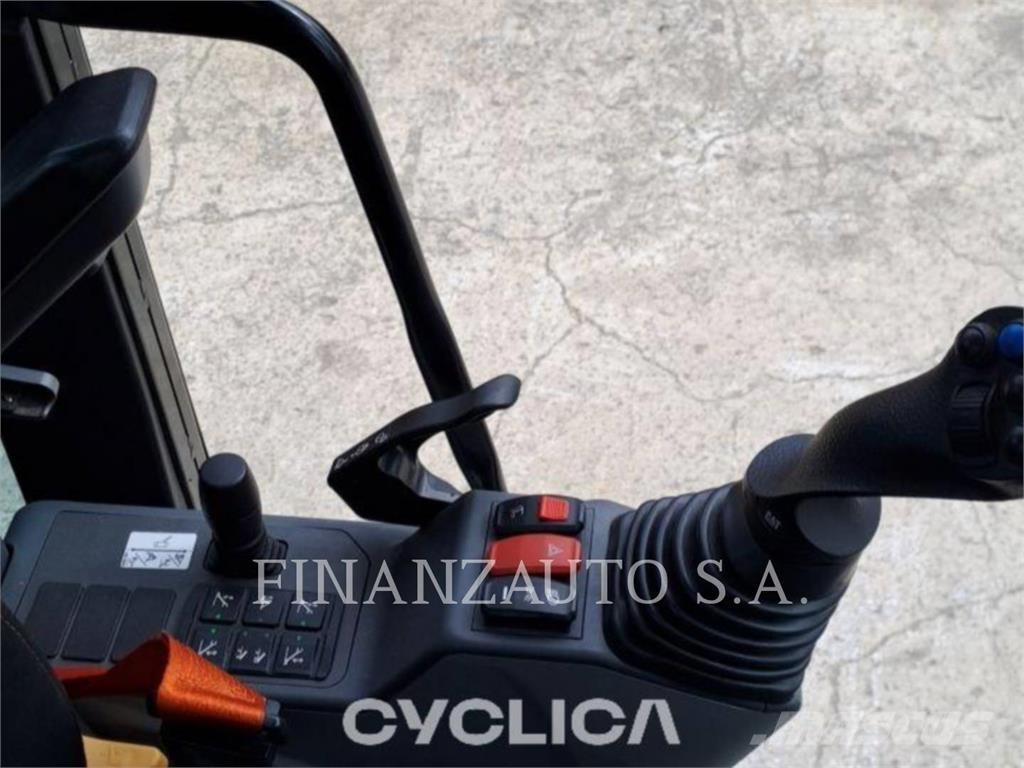 CAT M318  휠 굴삭기