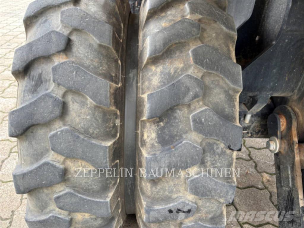 CAT M318-07A  휠 굴삭기