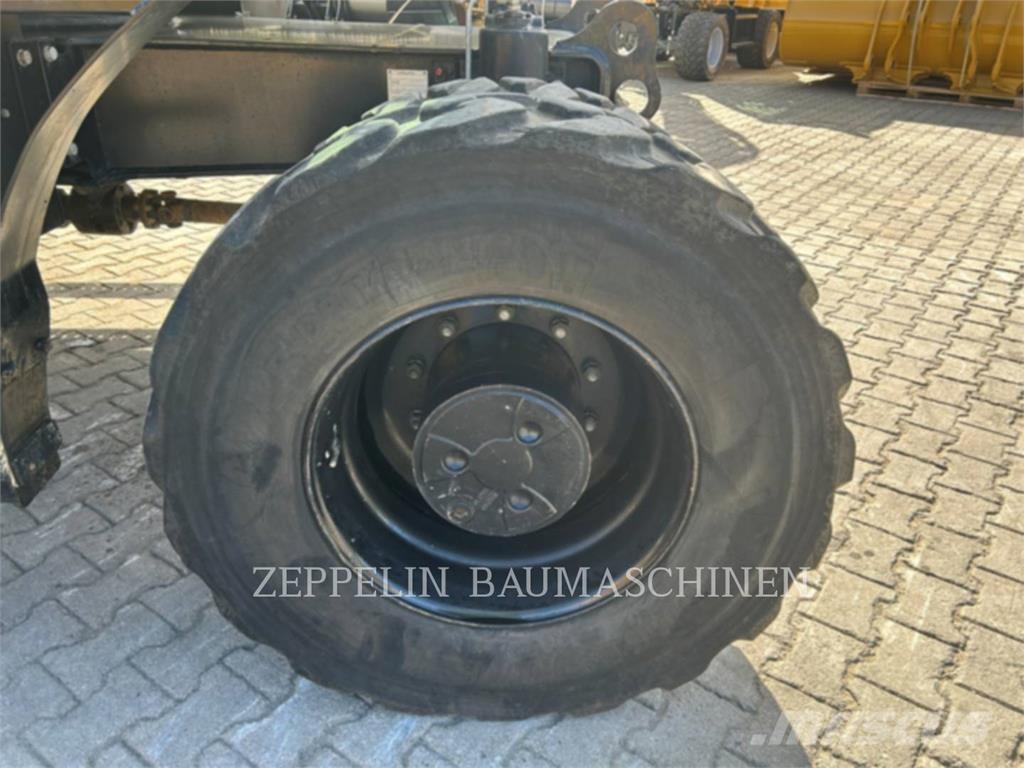 CAT M318-07A  휠 굴삭기