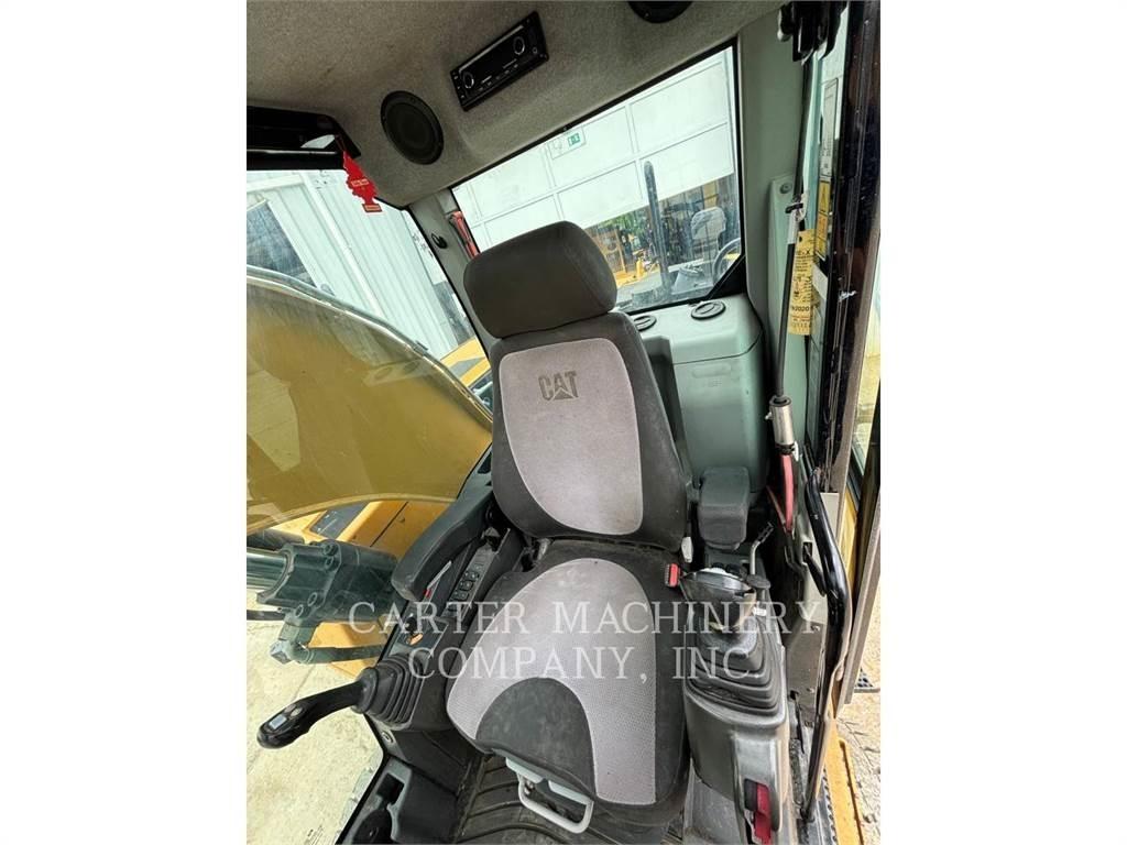 CAT M318F  휠 굴삭기