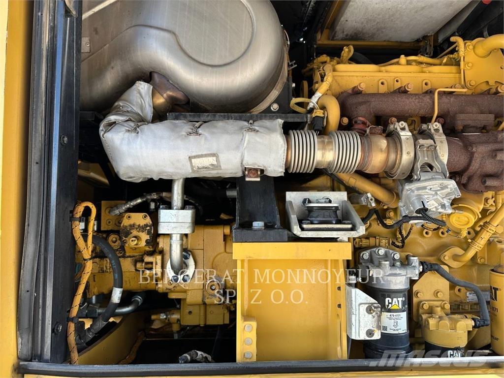 CAT M318F  휠 굴삭기