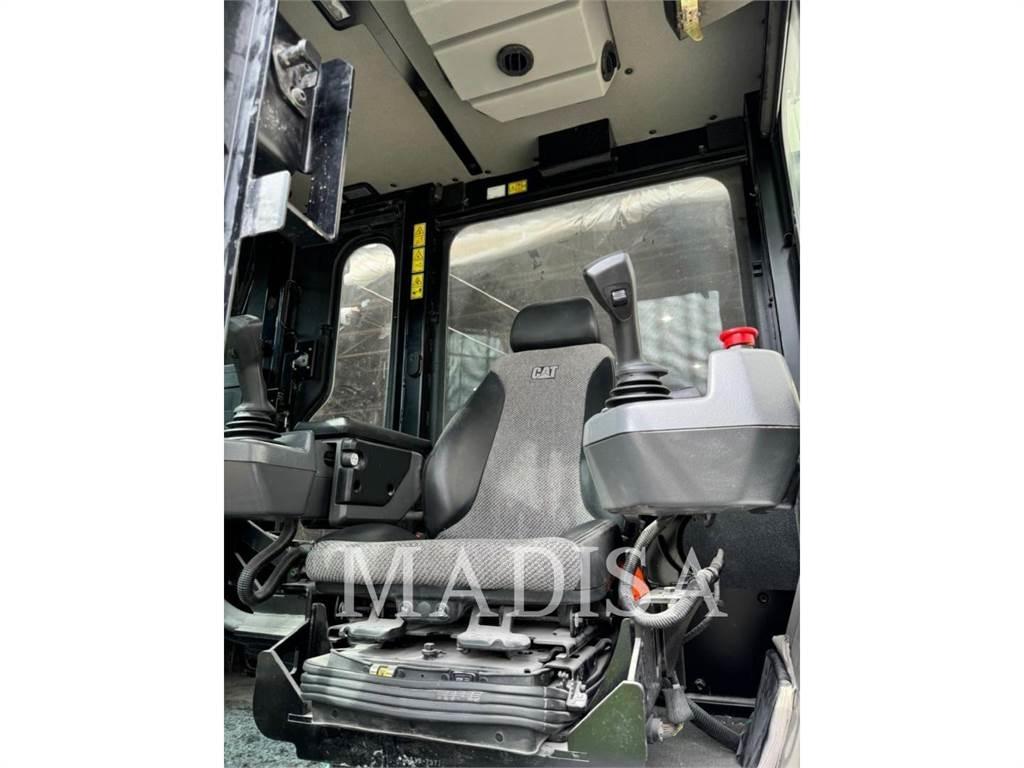 CAT MD6200 도로 굴착기