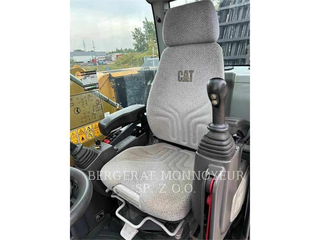 CAT MH3022  휠 굴삭기