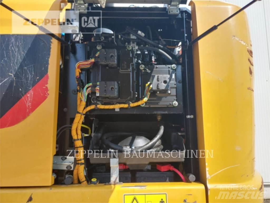 CAT MH3024-06C 파쇄용 굴삭기