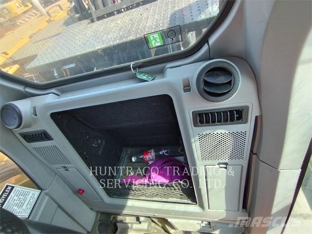 CAT MH3024-07  휠 굴삭기