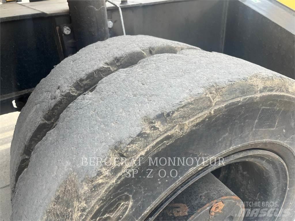 CAT MH3026  휠 굴삭기