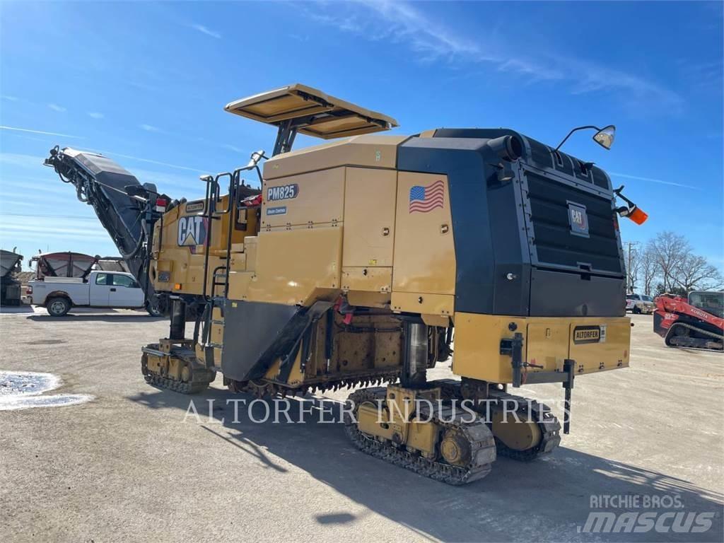CAT PM825 아스팔트 콜드 밀링 기계