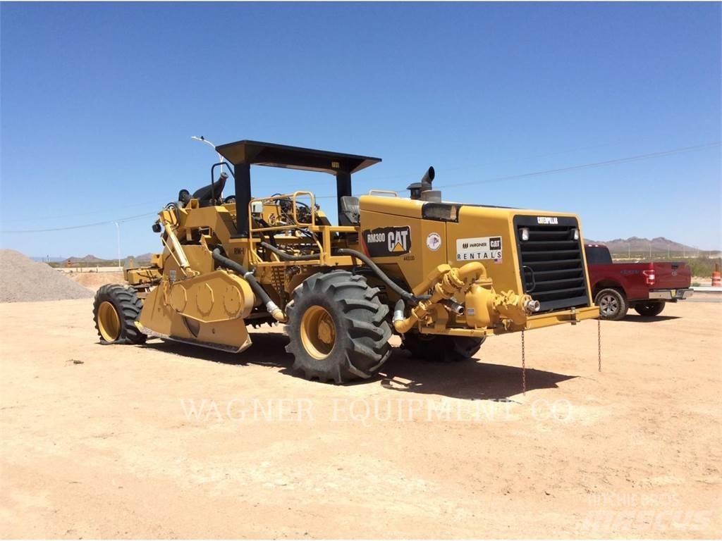 CAT RM-300 아스팔트 리사이클러