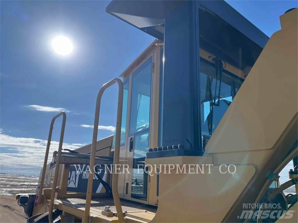 CAT RM300 아스팔트 리사이클러