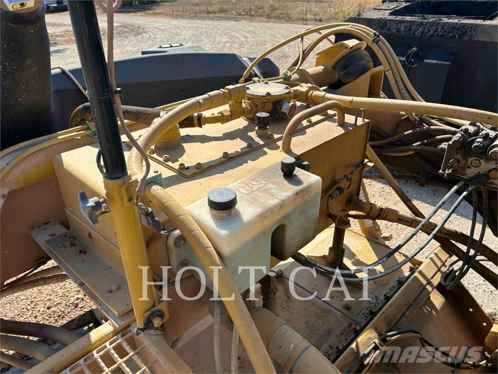 CAT RM300 아스팔트 리사이클러