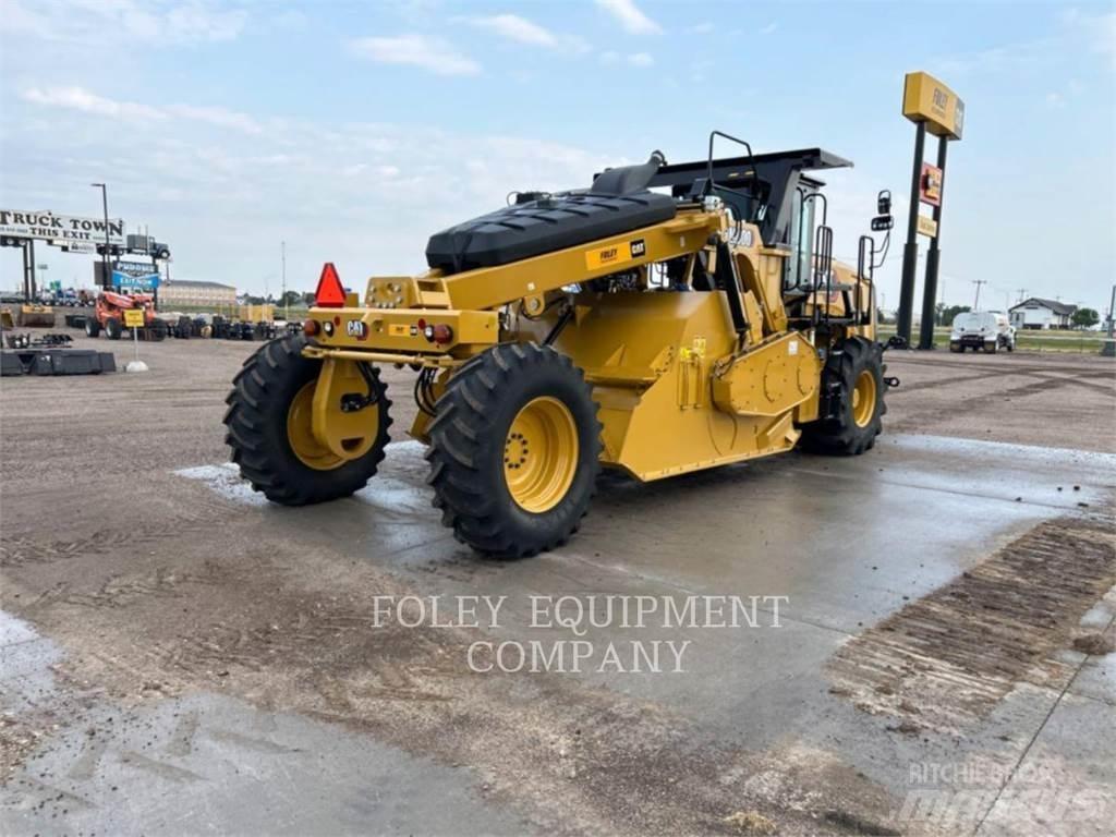 CAT RM400-01 아스팔트 포장장비