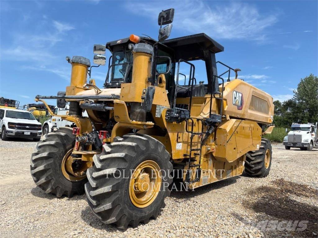 CAT RM600-01 아스팔트 포장장비