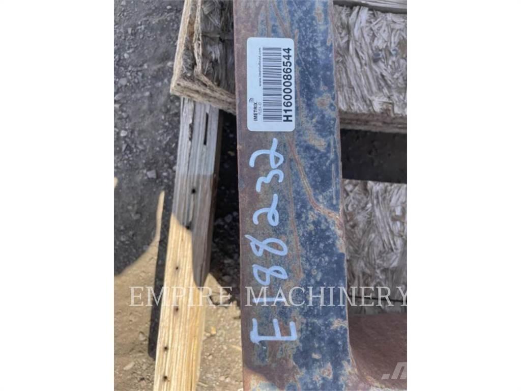 CAT TH TNS60 지게차