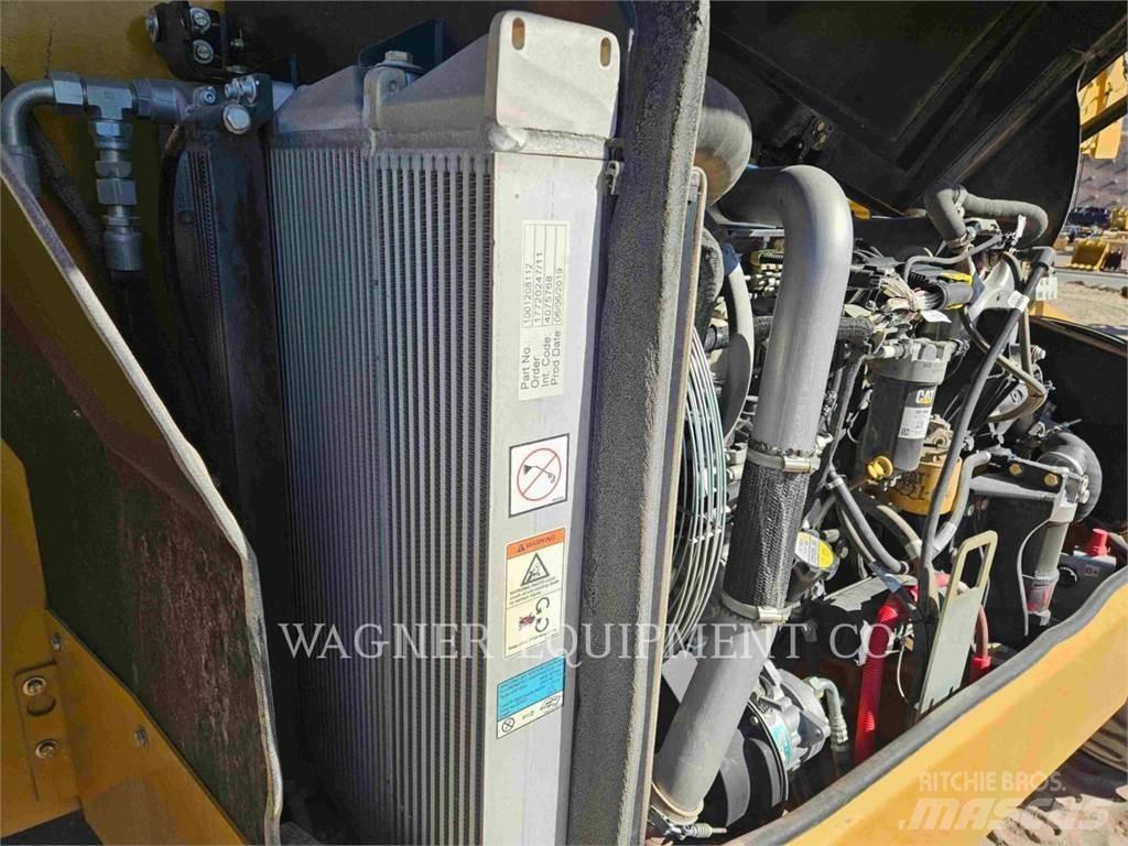 CAT TH514D 텔러 핸들러