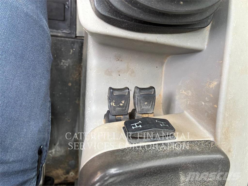 CAT TL1055D 텔러 핸들러