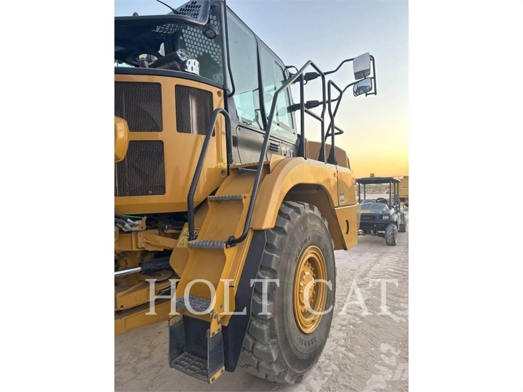 CAT W00 725 탱커 트럭