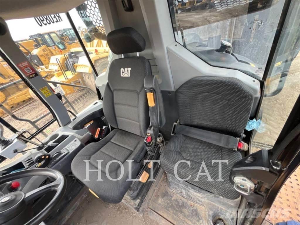 CAT W00 725 탱커 트럭