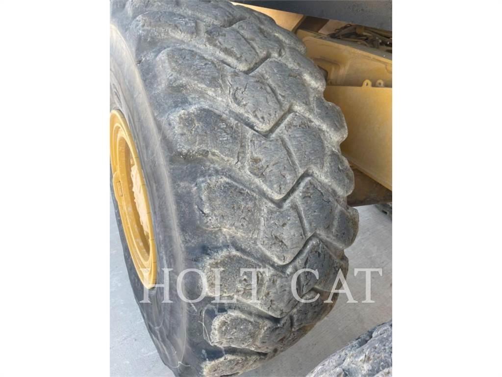 CAT W00 730 탱커 트럭