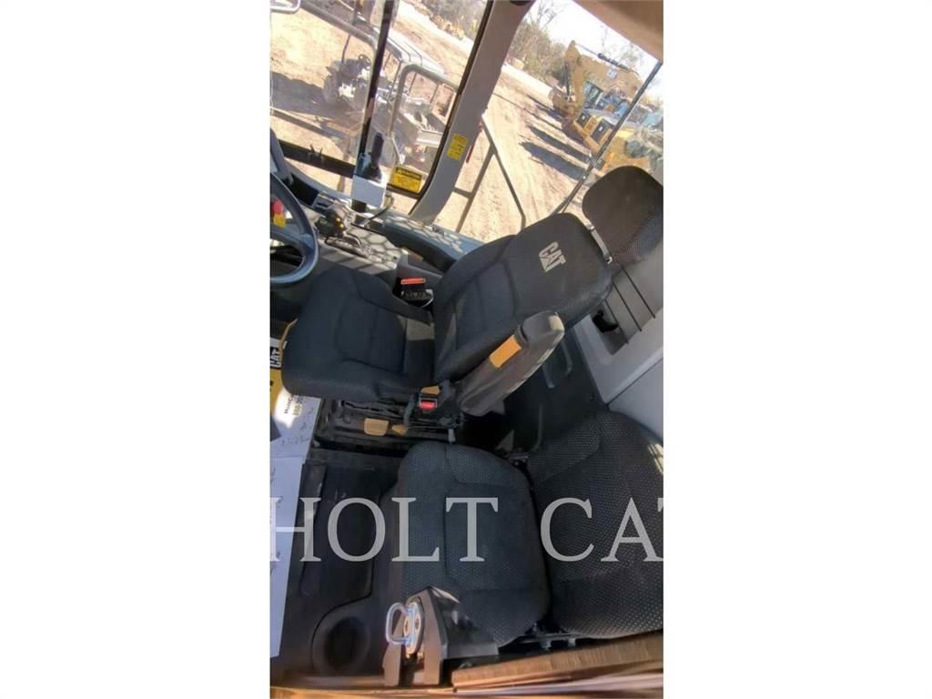 CAT W00 730 탱커 트럭