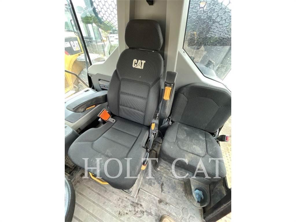 CAT W00 730 탱커 트럭