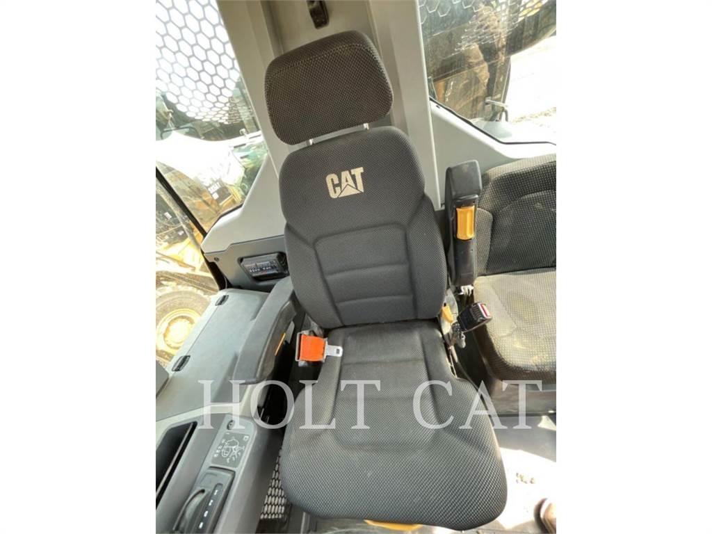 CAT W00 730 탱커 트럭