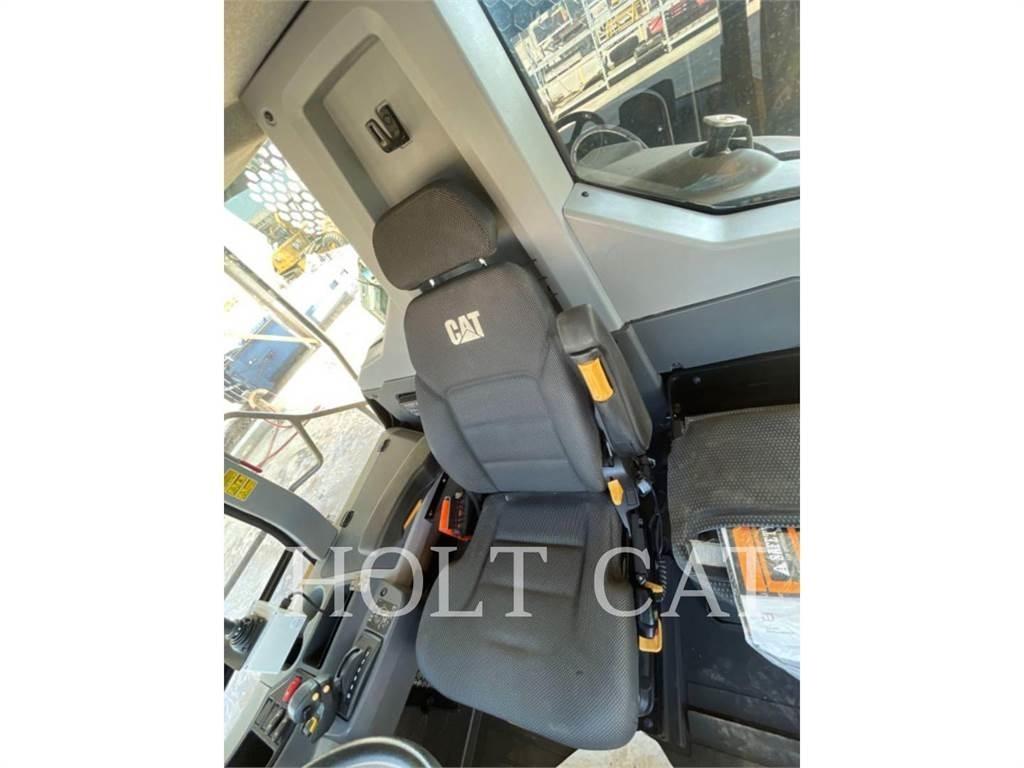 CAT W00 740 탱커 트럭