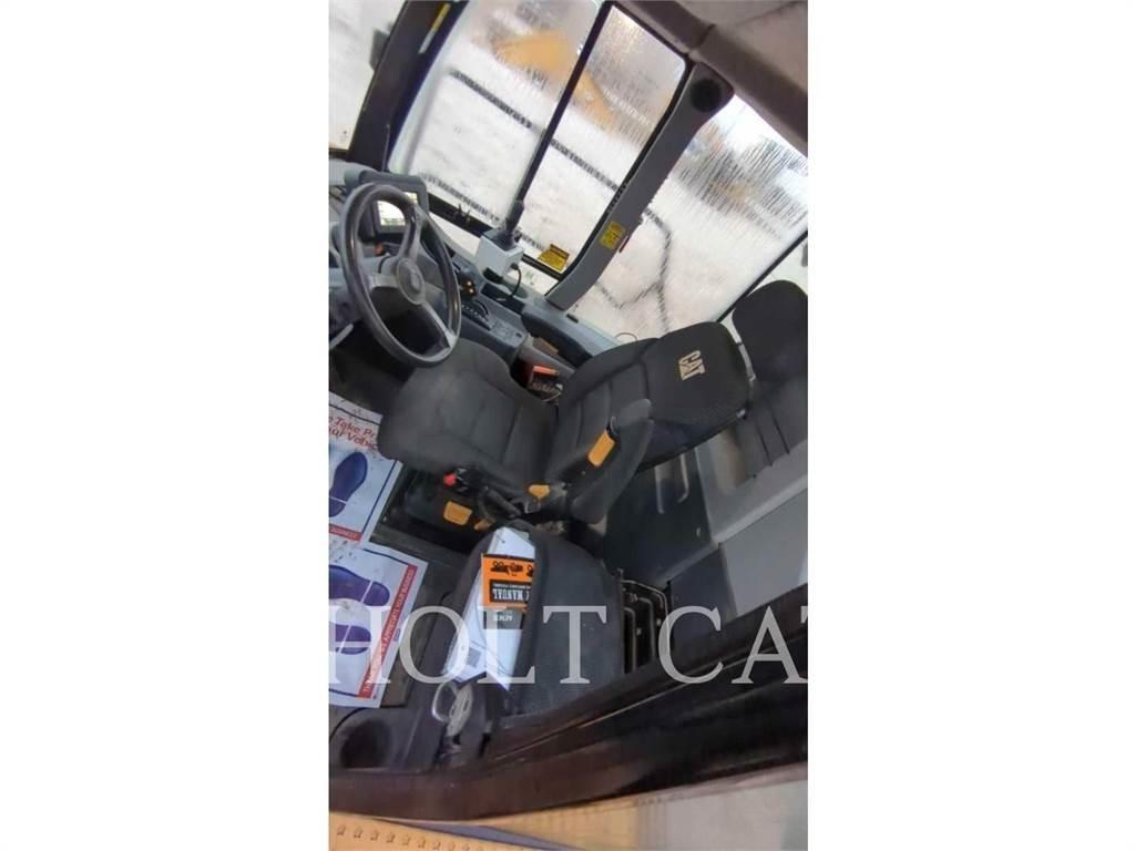 CAT W00 740 탱커 트럭