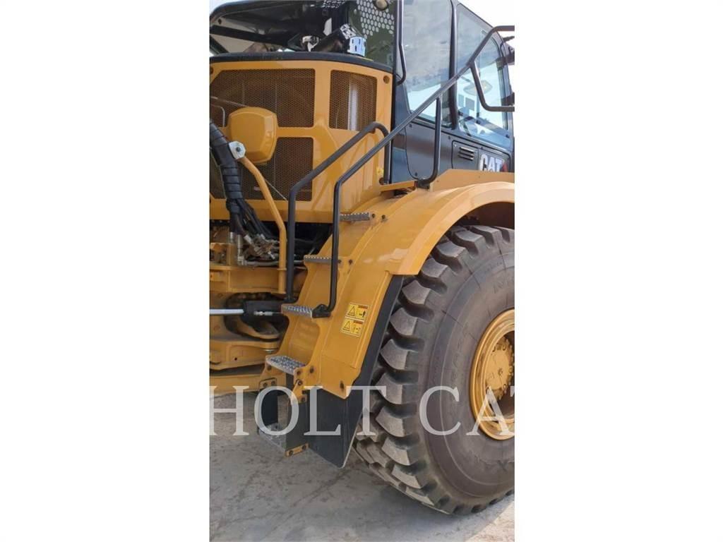 CAT W00 740GC 탱커 트럭