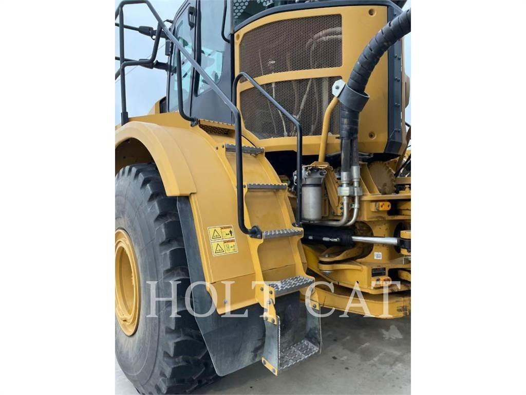 CAT W00 740GC 탱커 트럭