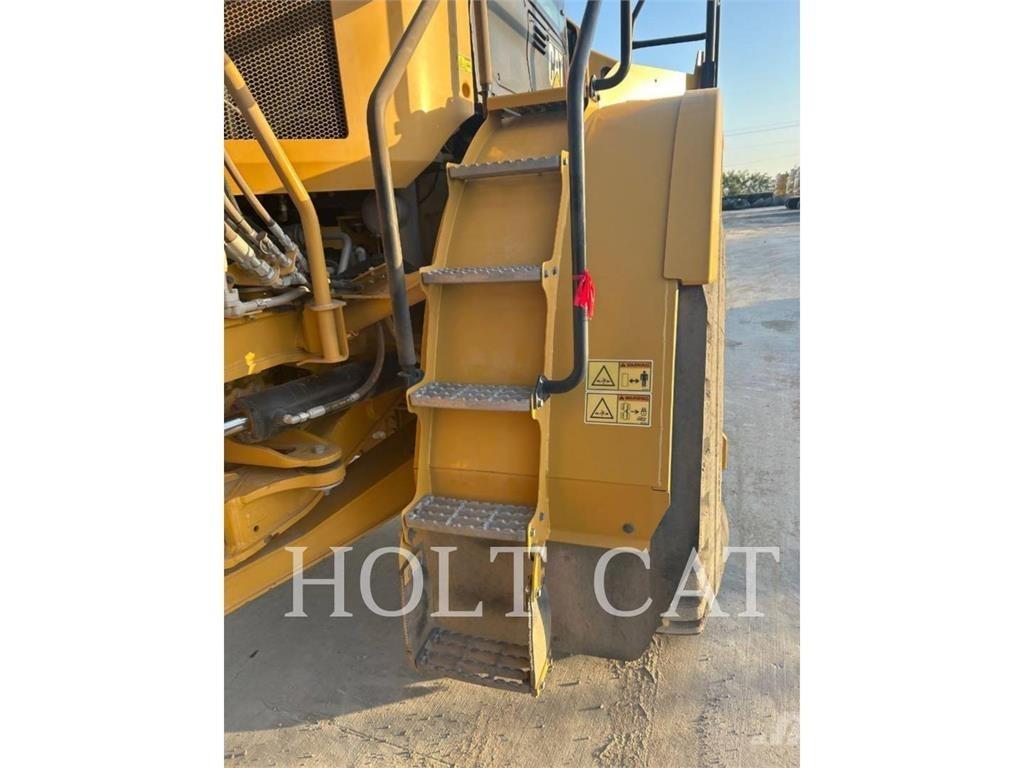 CAT W00 740GC 탱커 트럭
