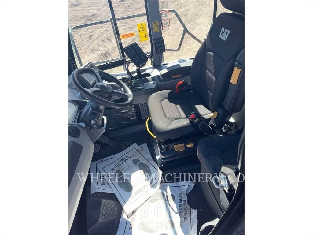 CAT WT 740 GC 탱커 트럭