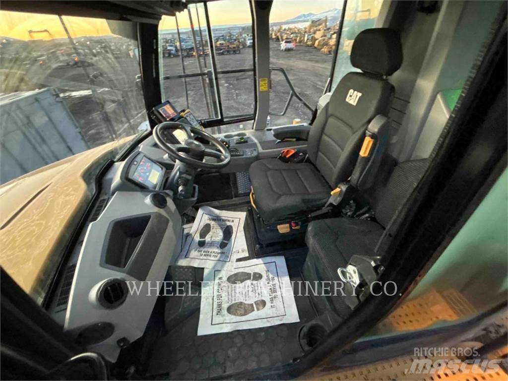 CAT WT 740 GC 탱커 트럭