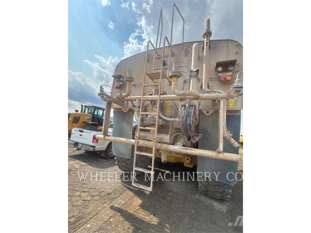 CAT WT 740 GC 탱커 트럭
