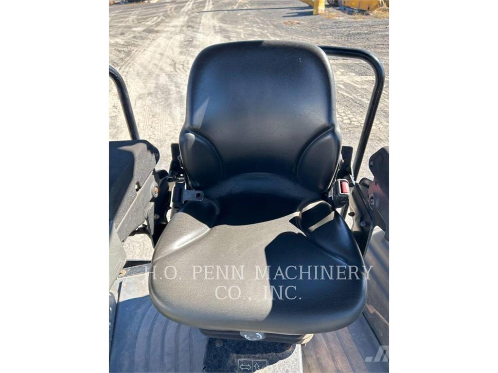  CB7 토양 다짐기