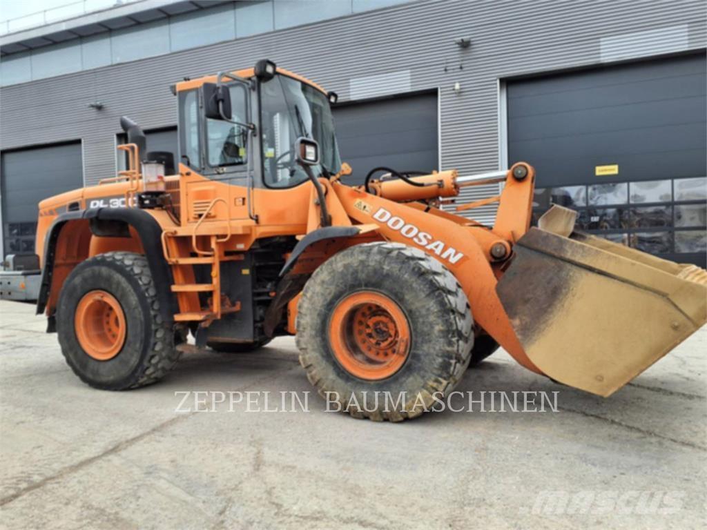 Doosan DL300  휠로우더