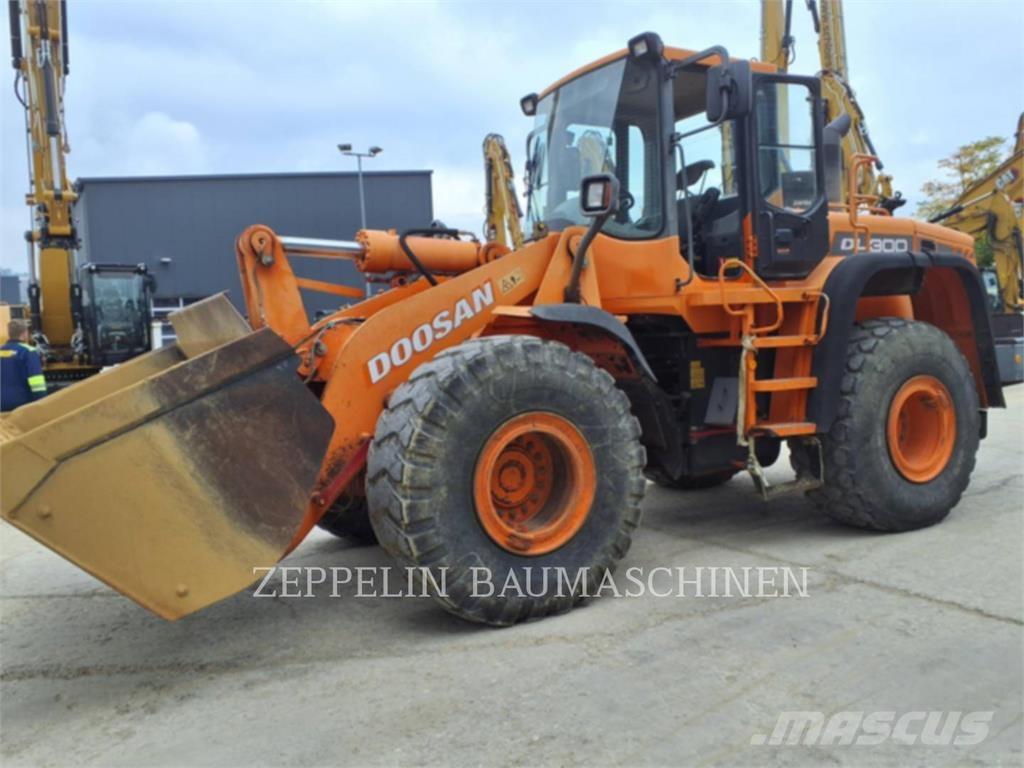 Doosan DL300  휠로우더
