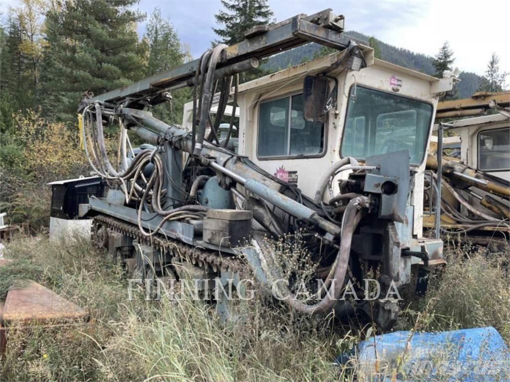 Finning M32 도로 굴착기