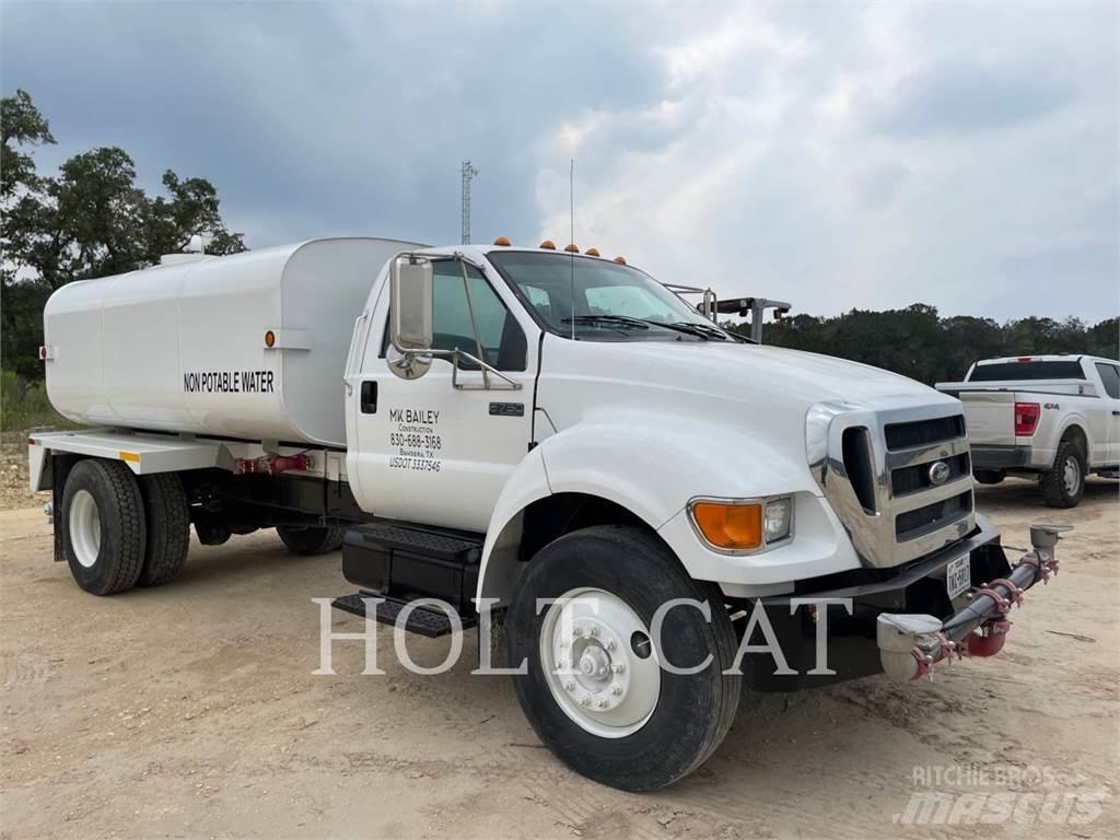 Ford F750 탱커 트럭