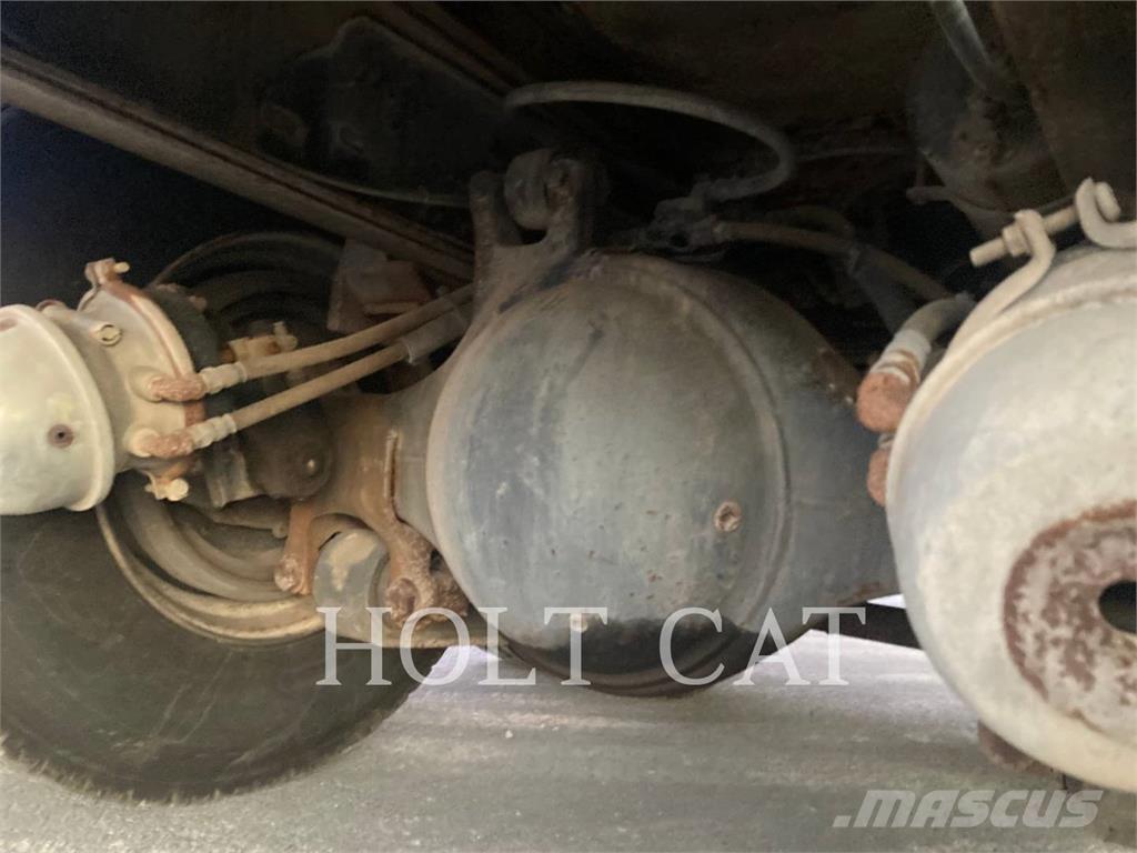 Ford L8000 탱커 트럭