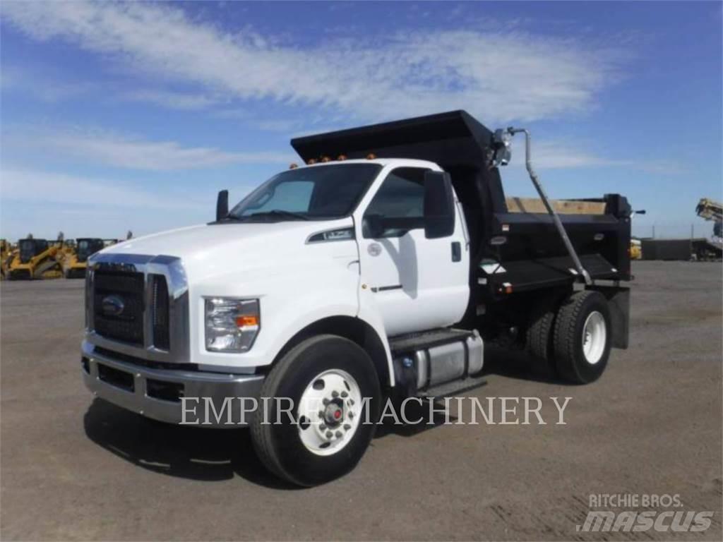 Ford / New Holland F750 탱커 트럭