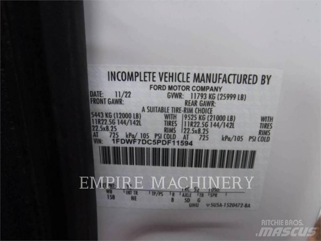 Ford / New Holland F750 탱커 트럭