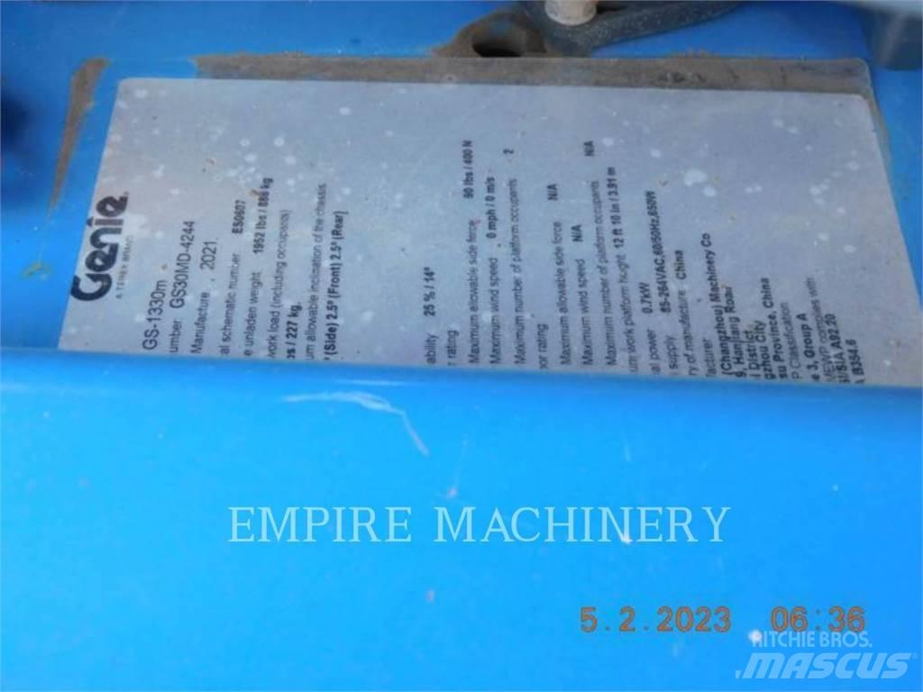 Genie GS1330 관절형 전동이동 리프트