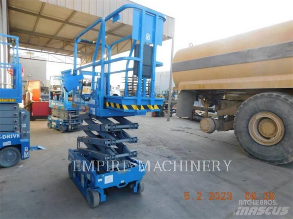 Genie GS1330 관절형 전동이동 리프트