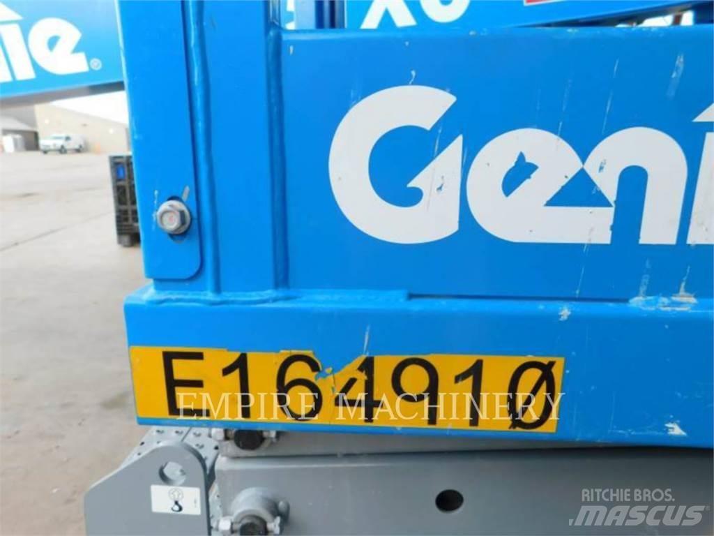 Genie GS1330 관절형 전동이동 리프트