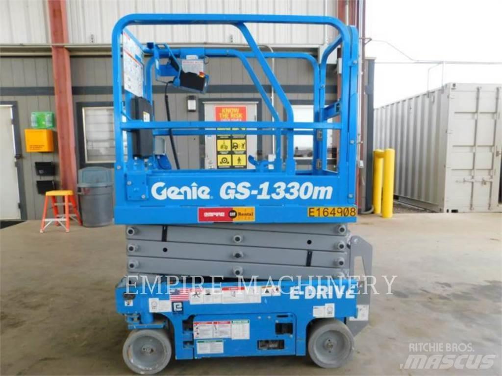Genie GS1330 관절형 전동이동 리프트