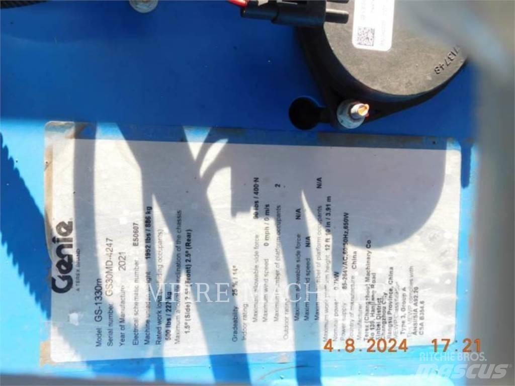 Genie GS1330 관절형 전동이동 리프트