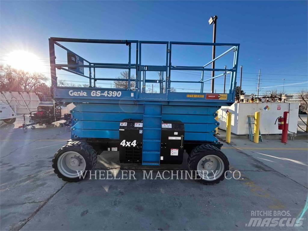 Genie GS4390 RT 가위형 리프트