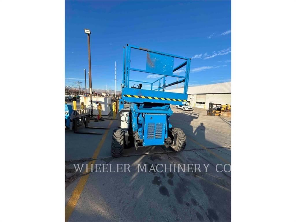 Genie GS4390 RT 가위형 리프트